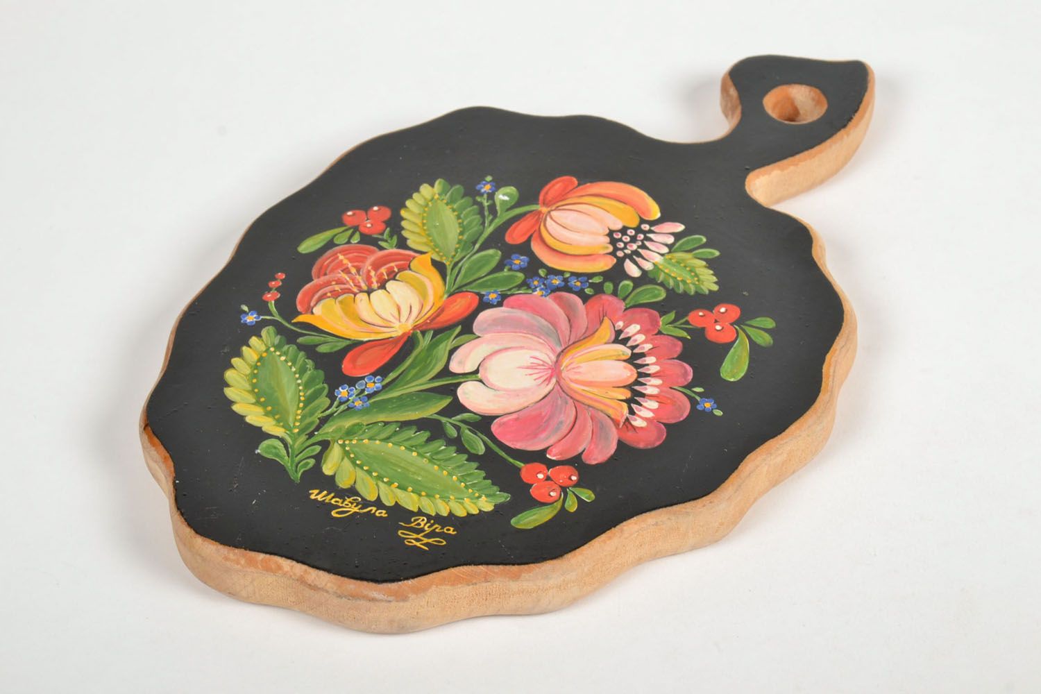 Decorative cutting board with Petrikivka painting photo 2
