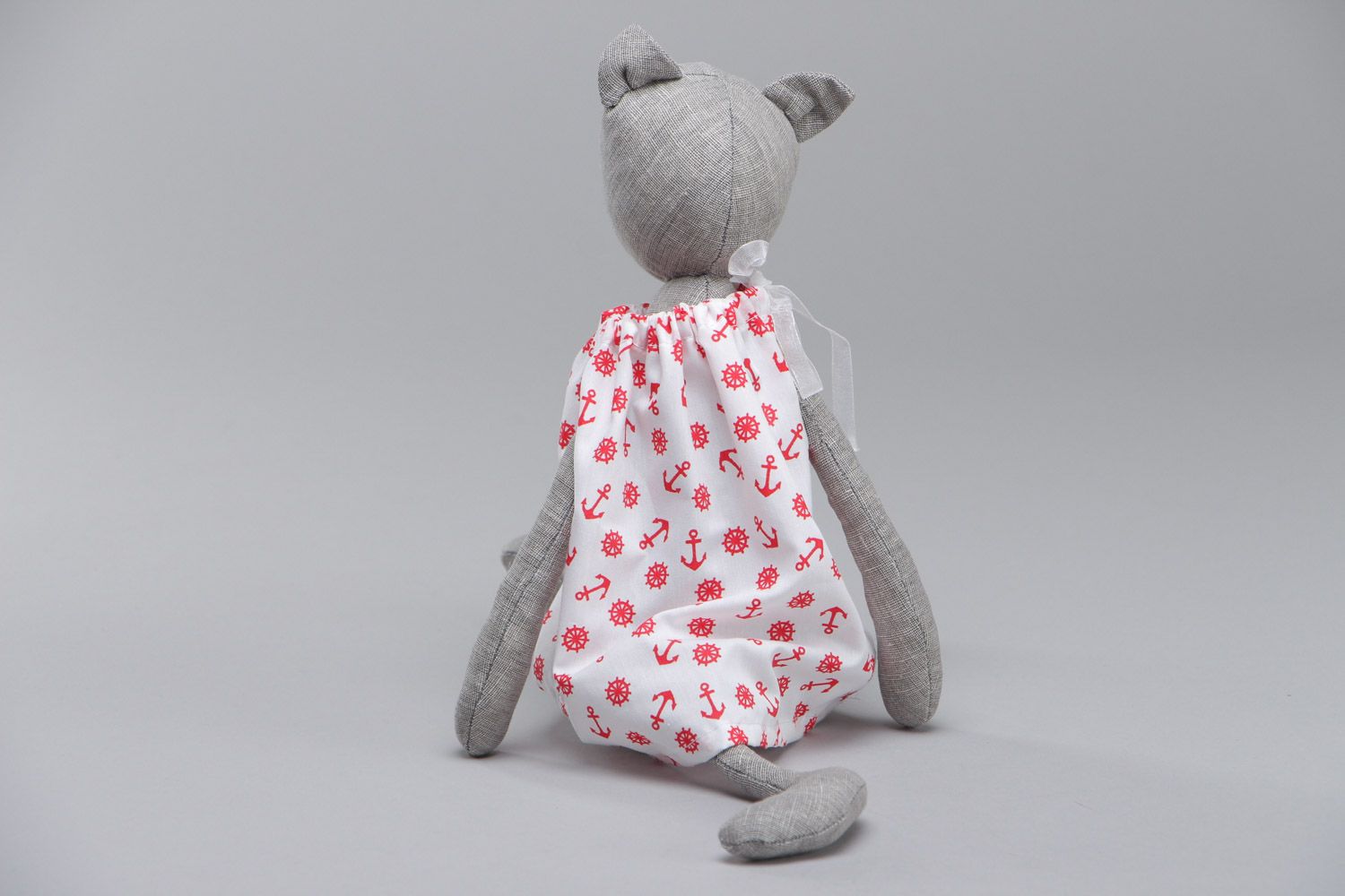 Мягкая текстильная игрушка кошечка в платье пошитая вручную из льна и хлопка фото 4