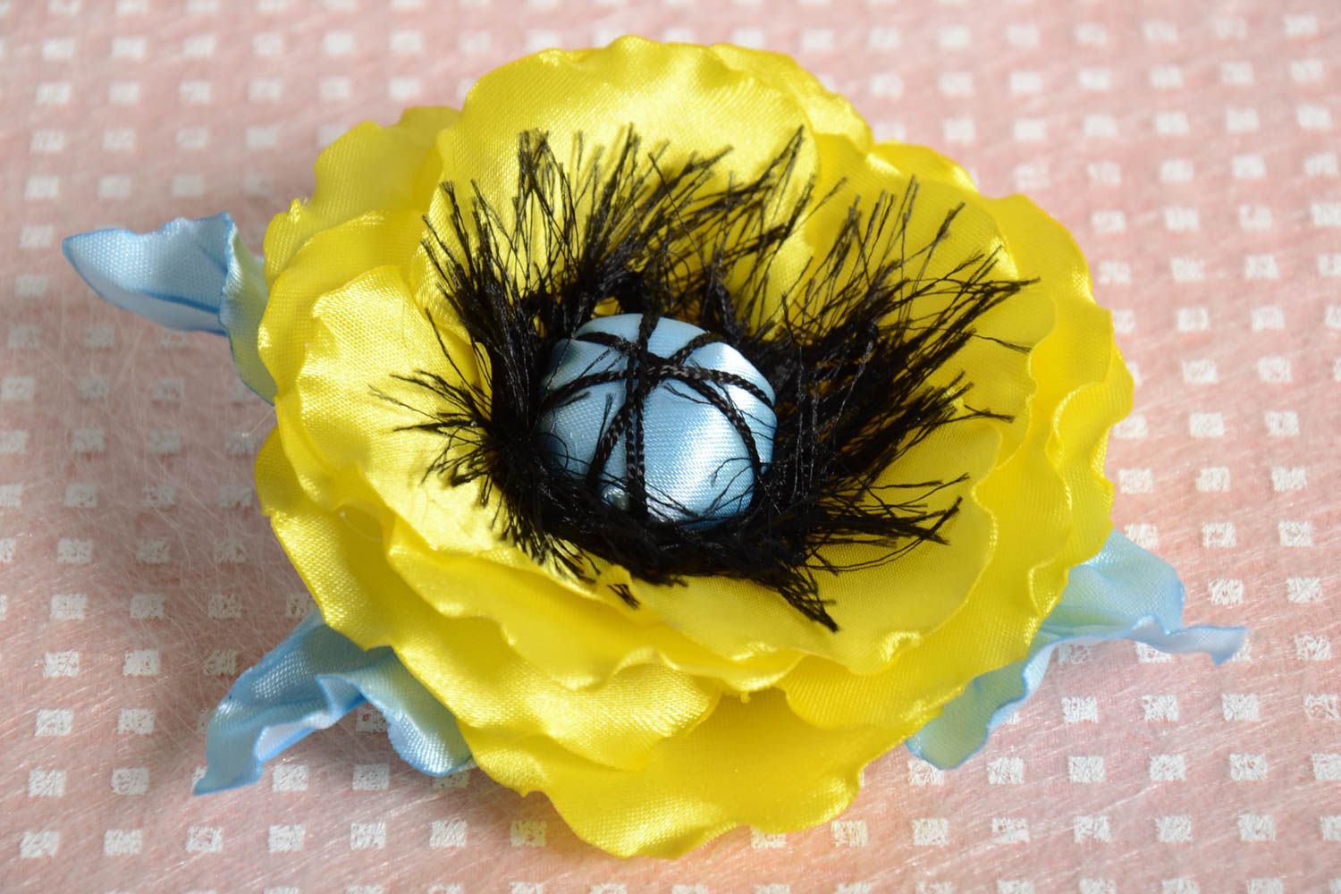 Заколка для волос в виде цветка из атласной ленты ручной работы авторская Мак фото 1