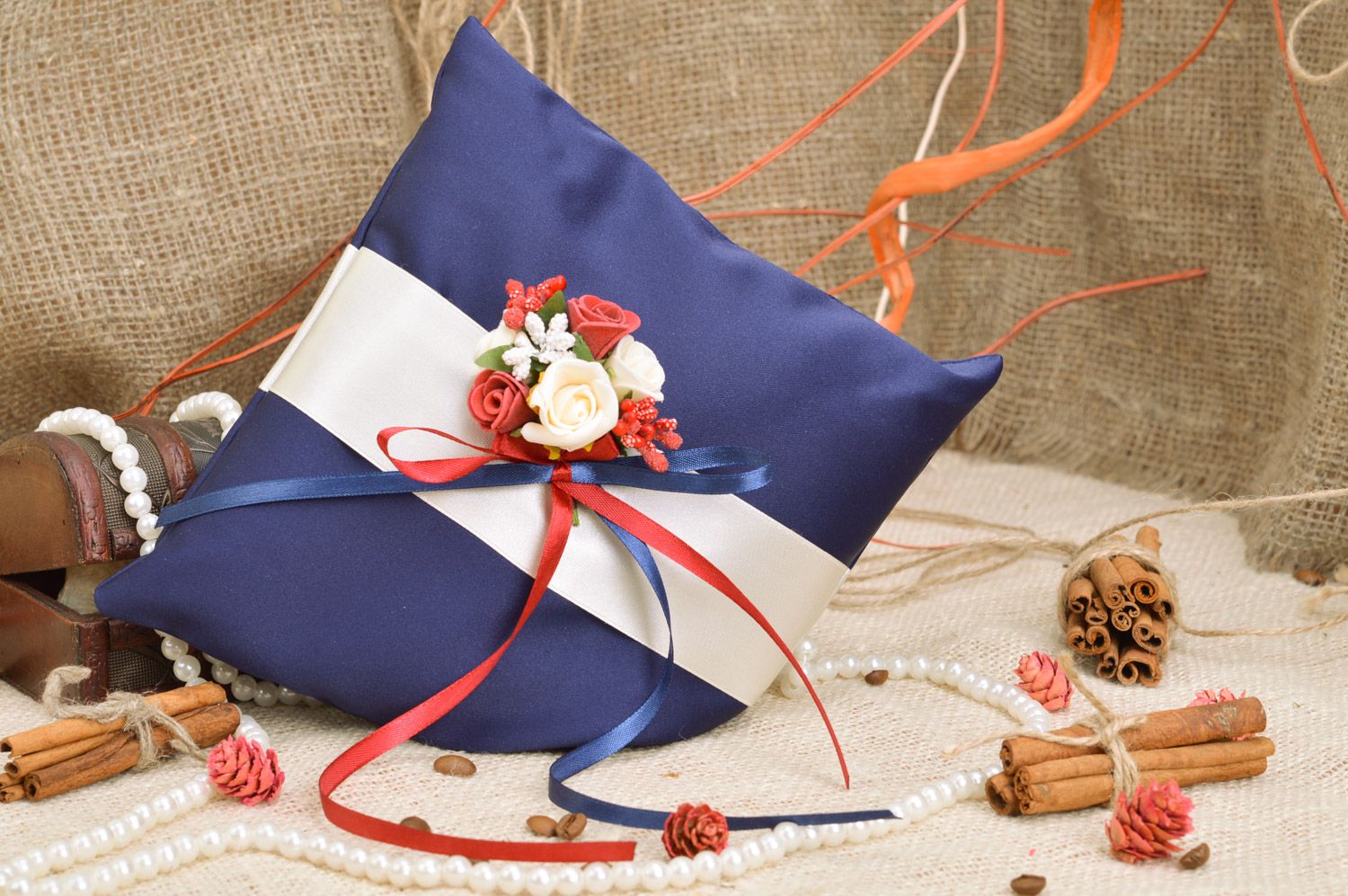 Свадебная подушечка для колец из ткани синяя с цветами и лентами ручная работа фото 1