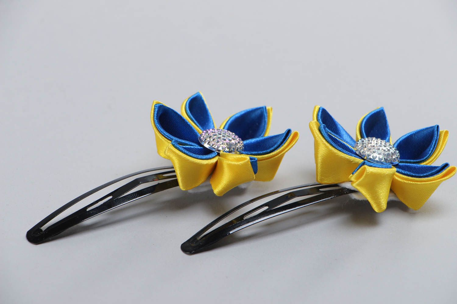 Ensemble de pinces à cheveux fleurs kanzashi faites main bleu-jaune 2 pièces photo 3