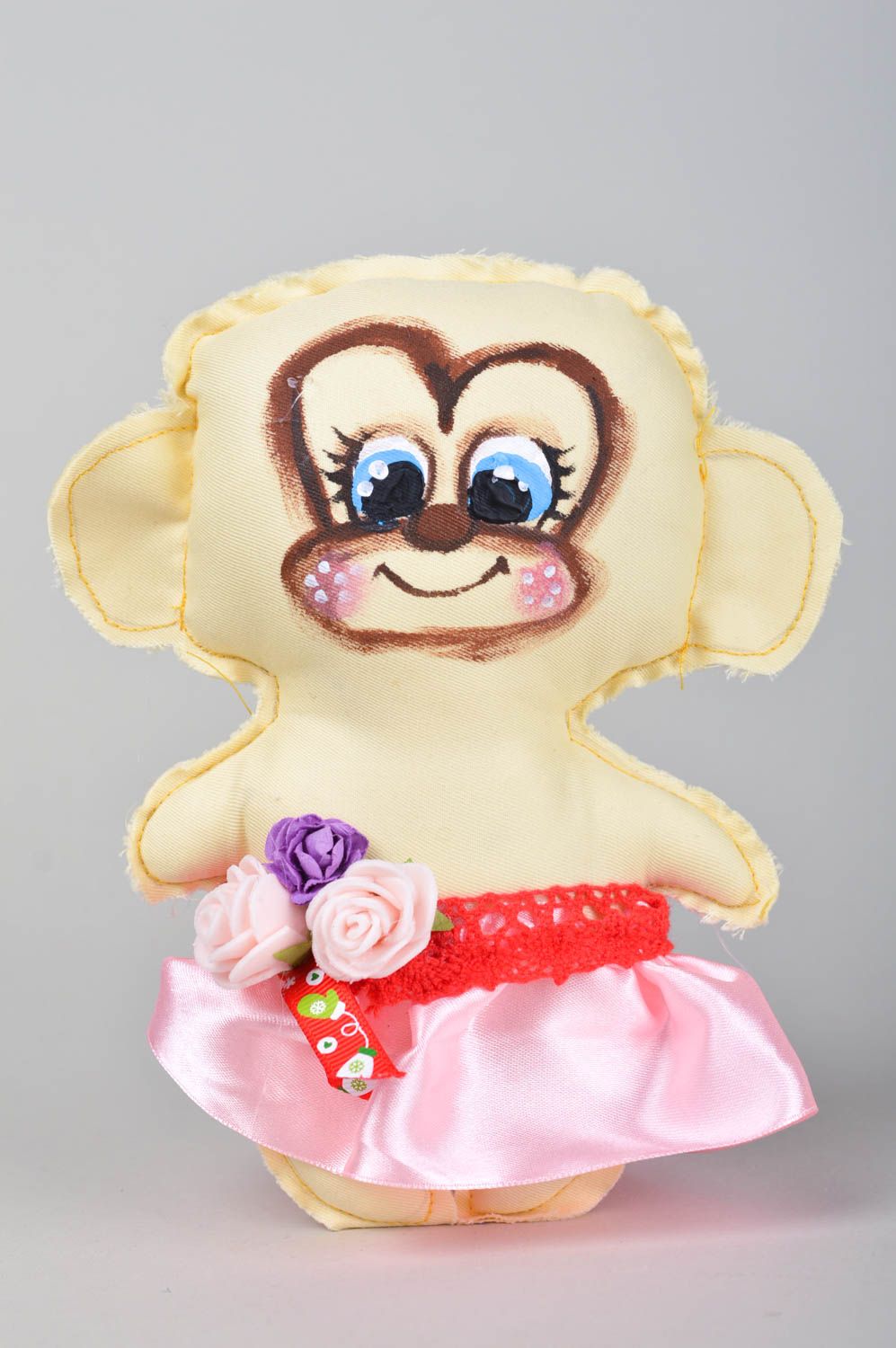 Juguete infantil hecho a mano mono de peluche niña con falda decoración de casa  foto 1