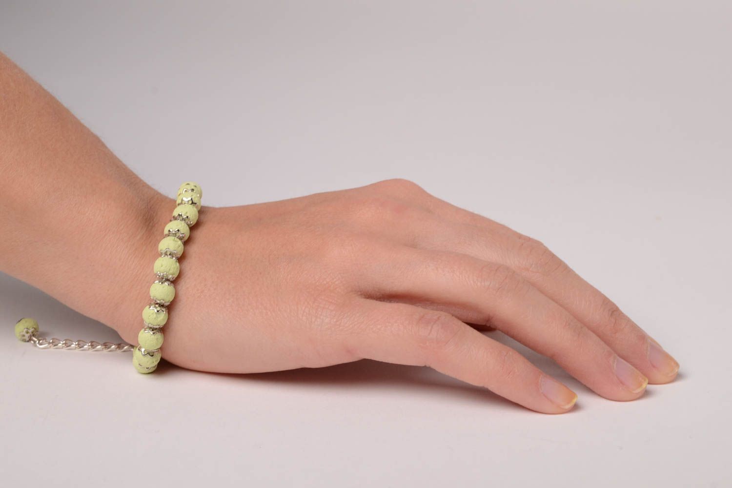 Pulsera artesanal de fimo color oliva accesorio para mujer bisutería de moda foto 2
