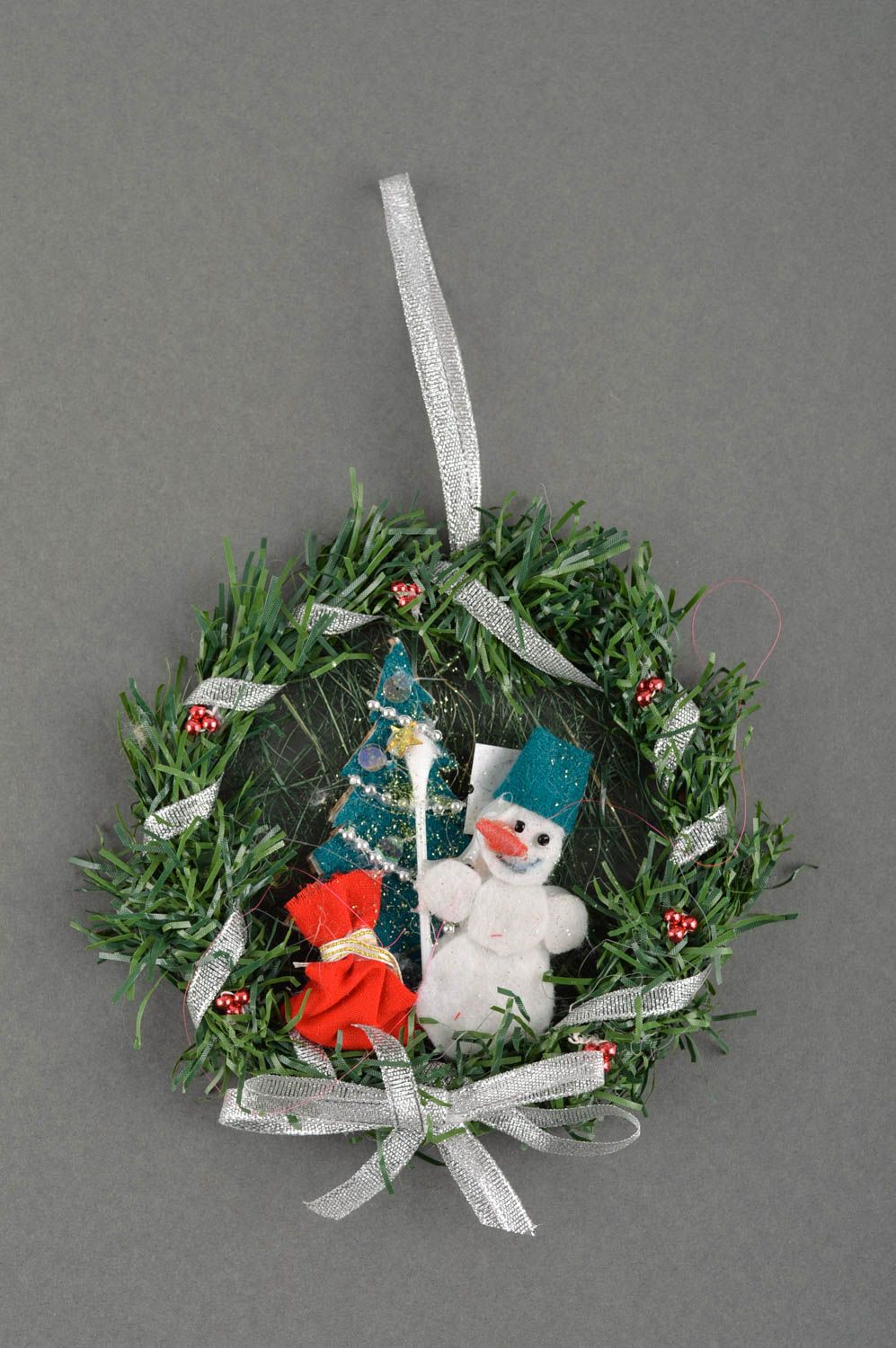 Corona de Navidad para puerta artesanal adorno navideño objeto de decoración foto 1