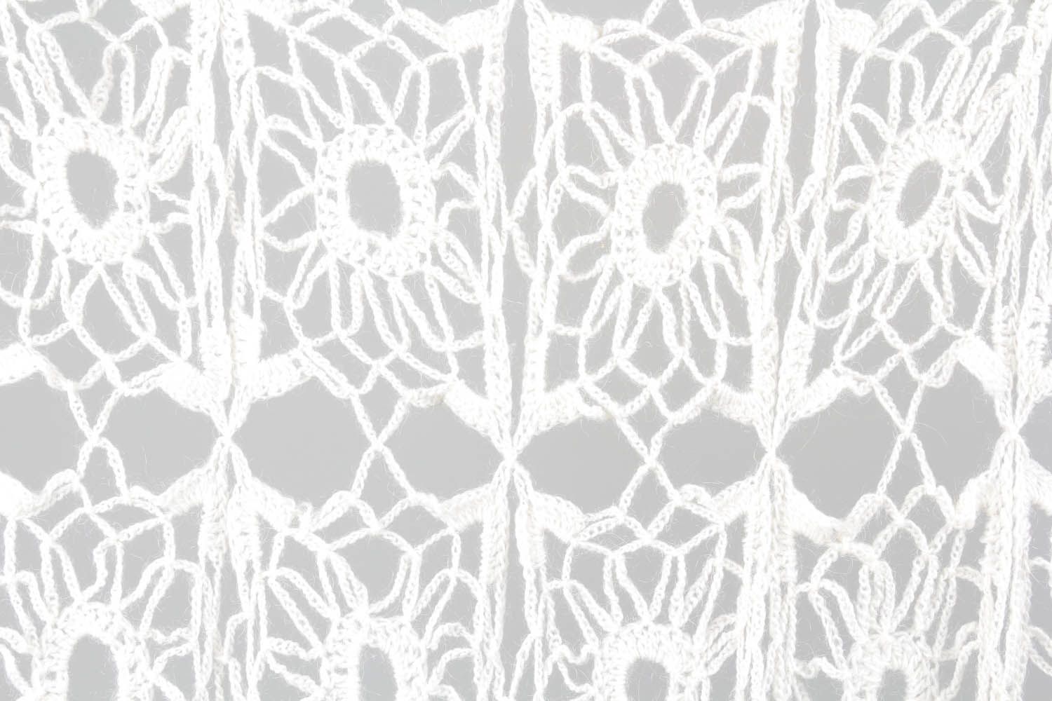Cachecol fino branco de renda tricotado com fios de acrílico foto 4