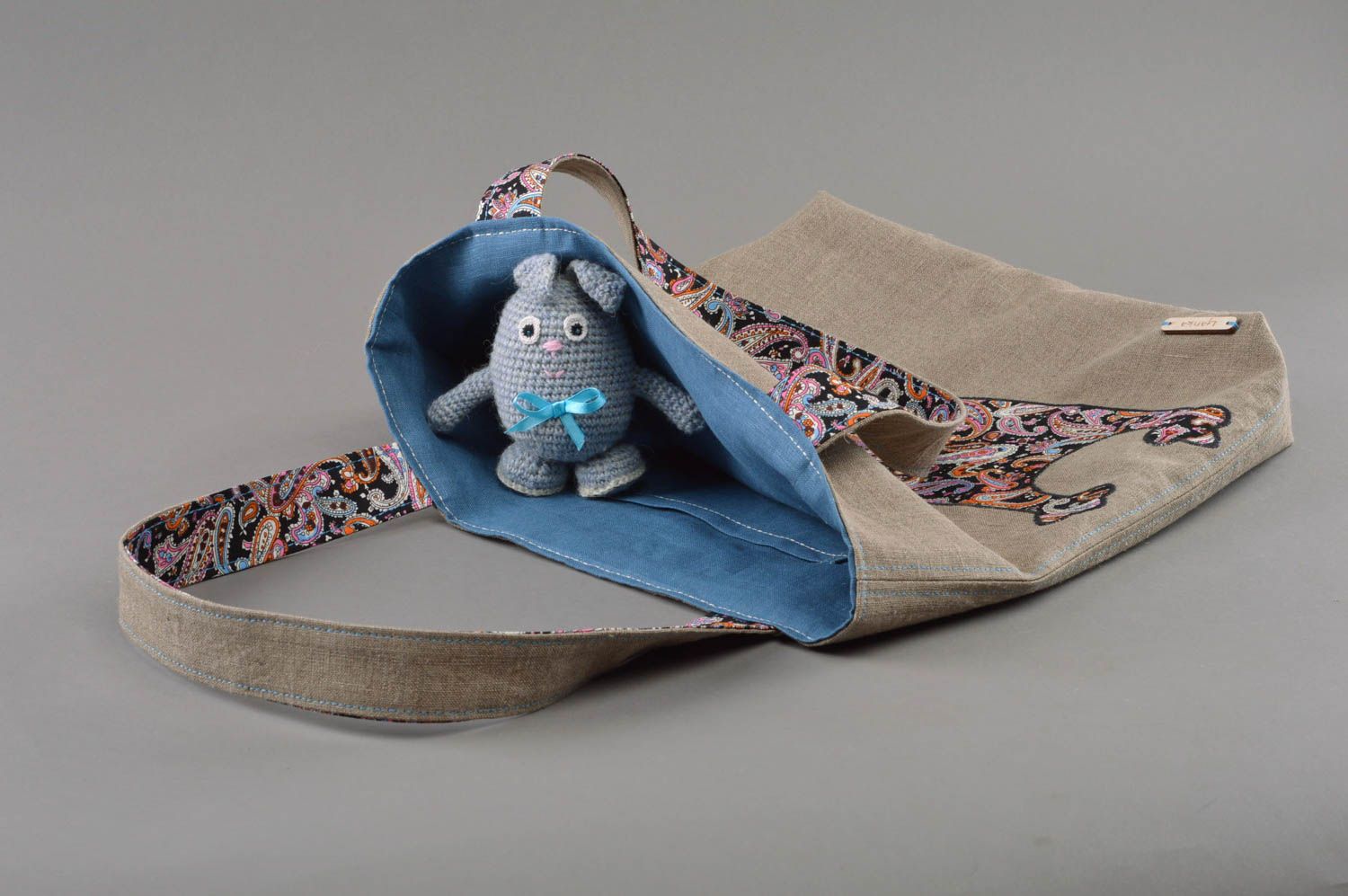 Saco feminino artesanal de tecido com revestimento e patch na forma de um gato foto 3