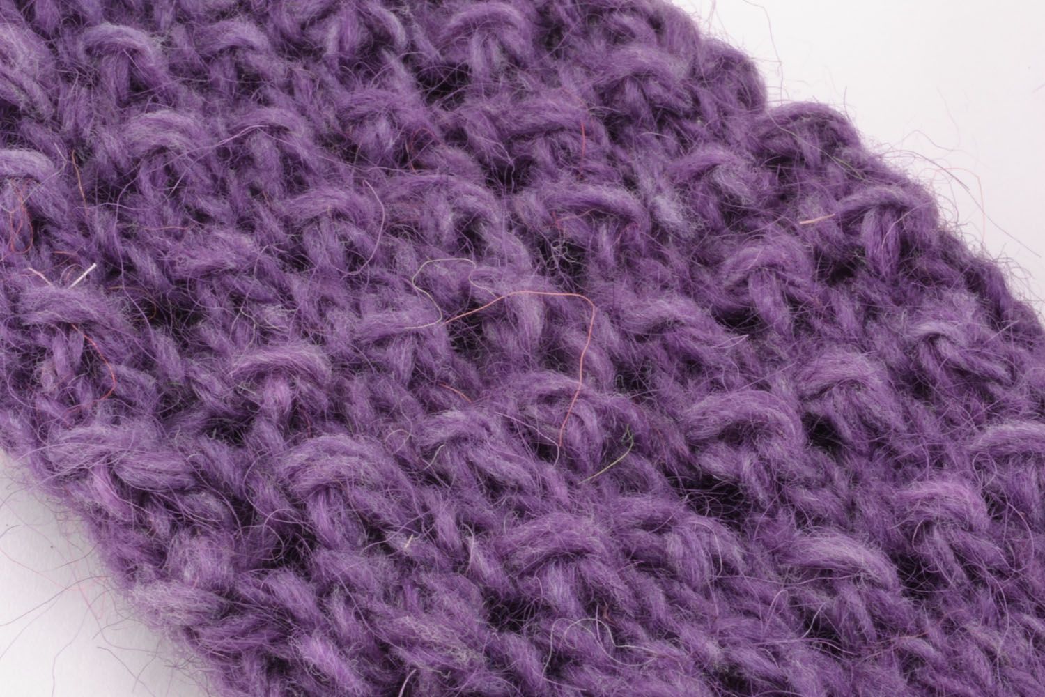 Calcetines de lana tejidos a mano de color violeta	 foto 3
