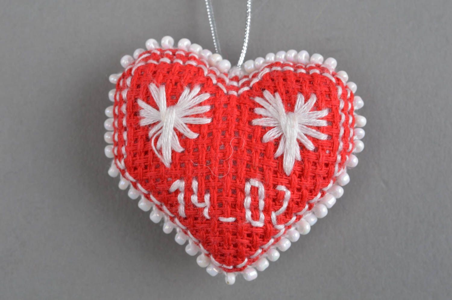 Porte-clés coeur rouge en canevas brodé fait main original cadeau romantique photo 3