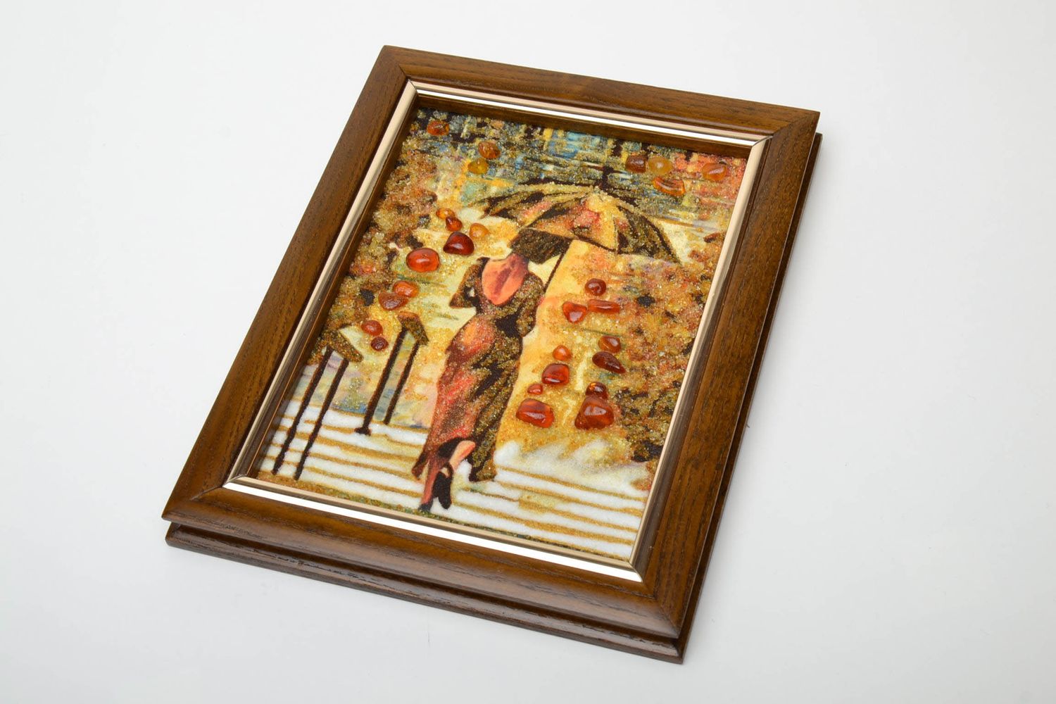 Tableau mural imprimé avec ambre Fille avec parapluie dans un cadre en bois photo 2