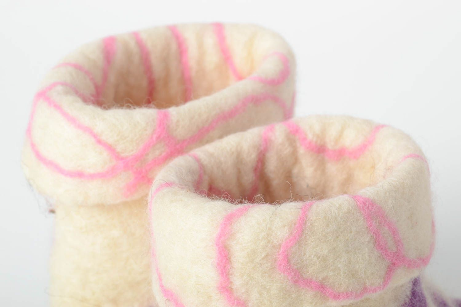 Pantoufles en laine fait main Chaussons laine à pois violets Accessoire enfant photo 5