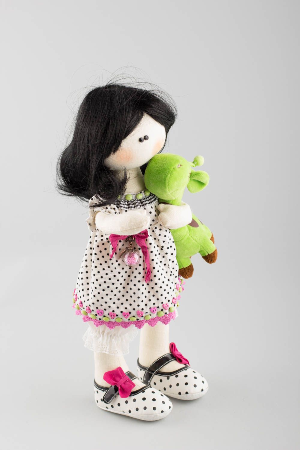 Künstlerische Puppe aus Textil handmade Spielzeug für Kinder Mädchen mit Giraffe foto 3