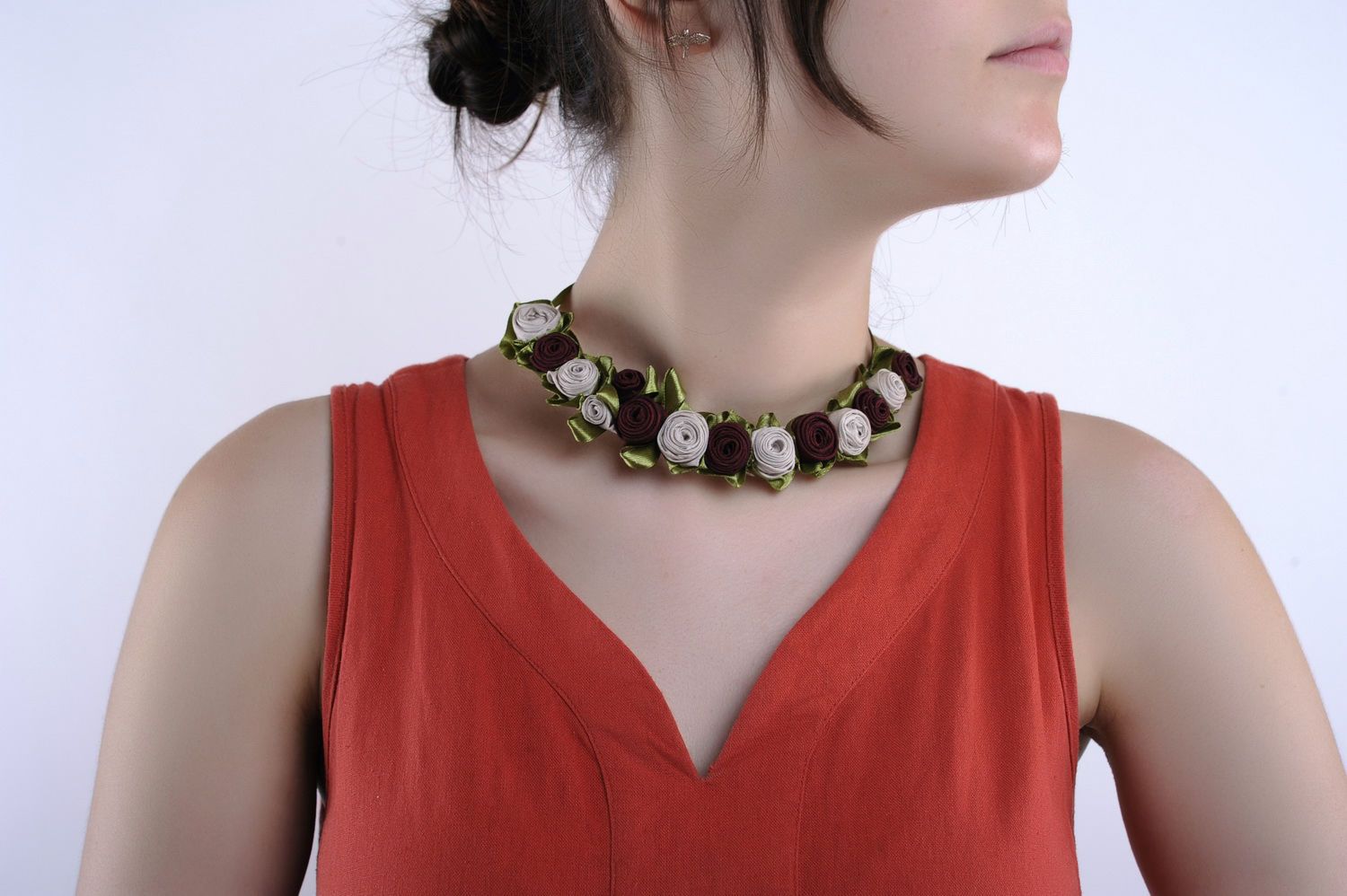 Handmade necklace made ​​of linen photo 3