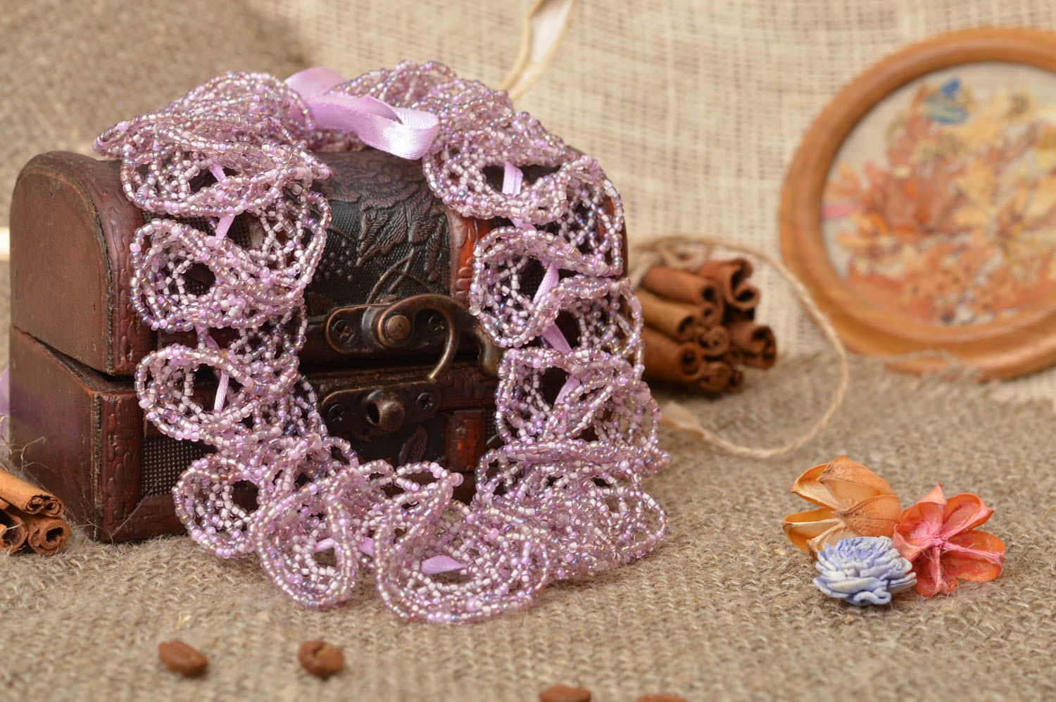 Collier en perles de rocailles fait main couleur lilas clair ajouré oglala photo 1