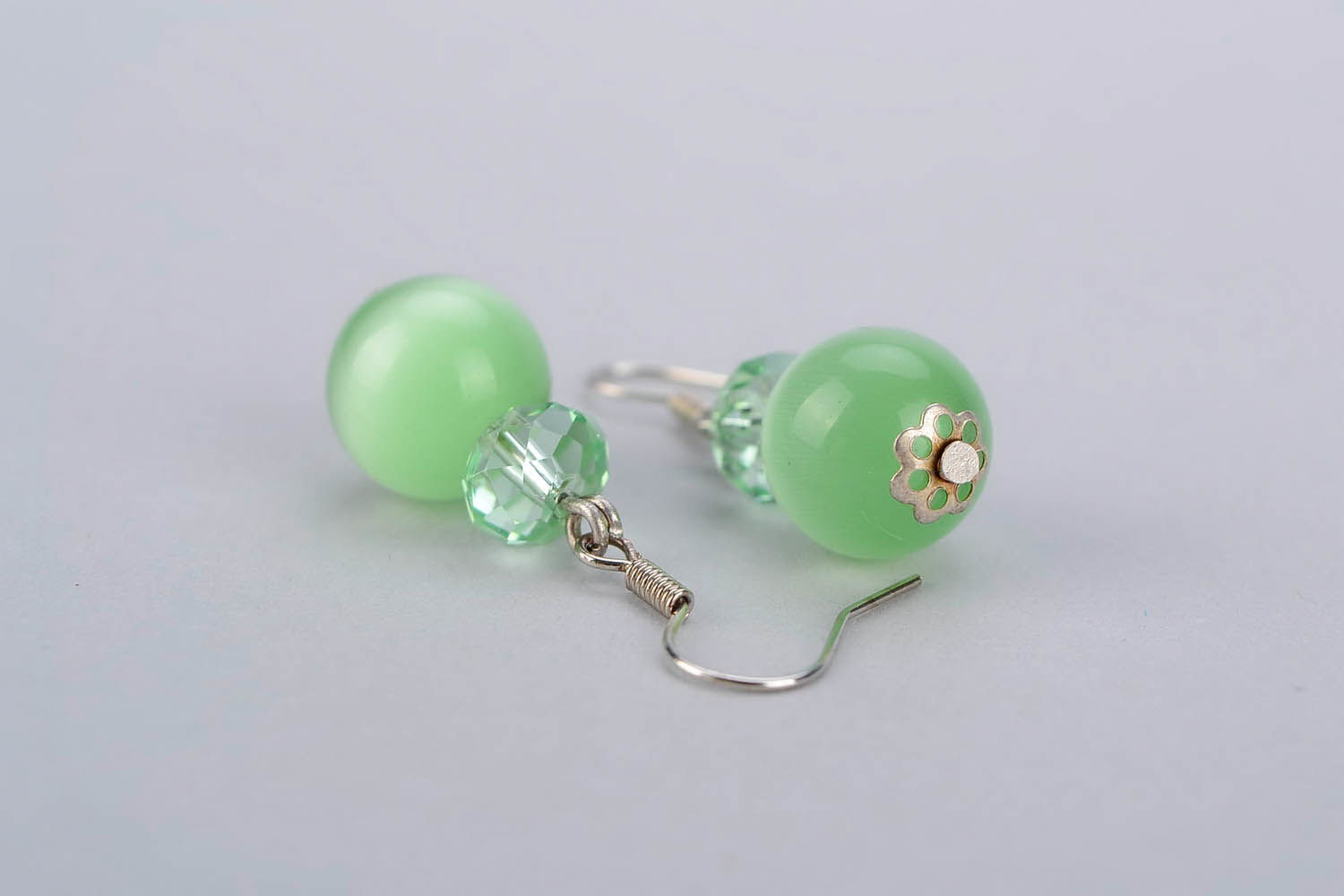 Earrings with green beads photo 2
