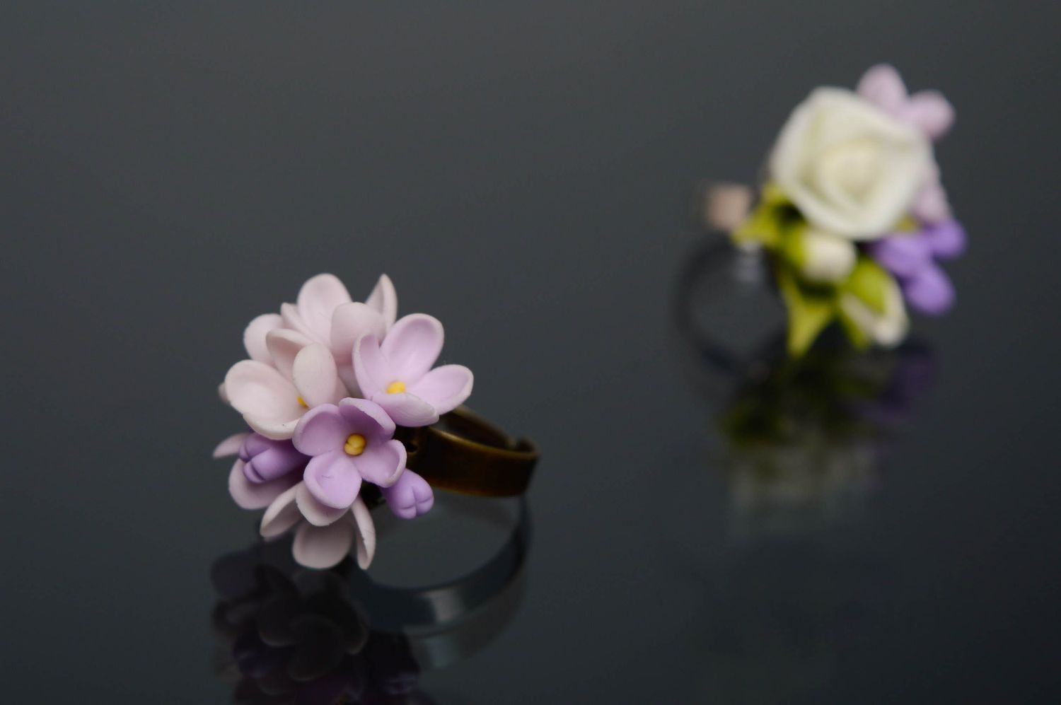 Bague fleur en porcelaine froide lilas faite main photo 4