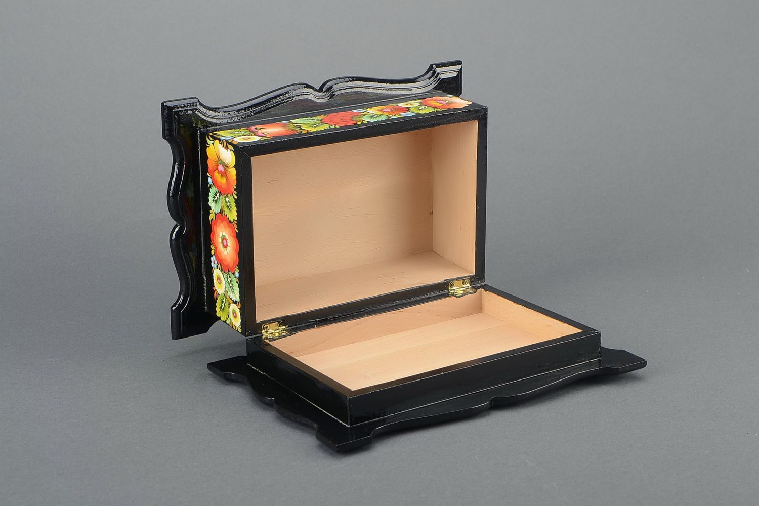 Caja rectangulada tallada de madera con pájaro foto 4