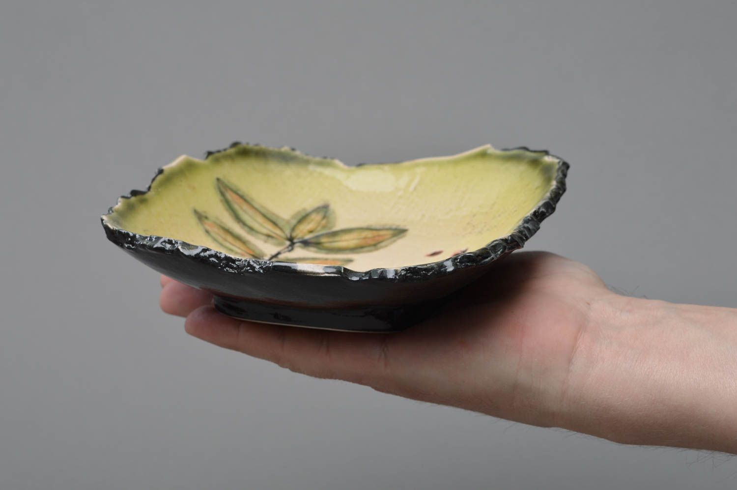 Необычная миска для салата из фарфора ручной работы расписанная глазурью фото 4