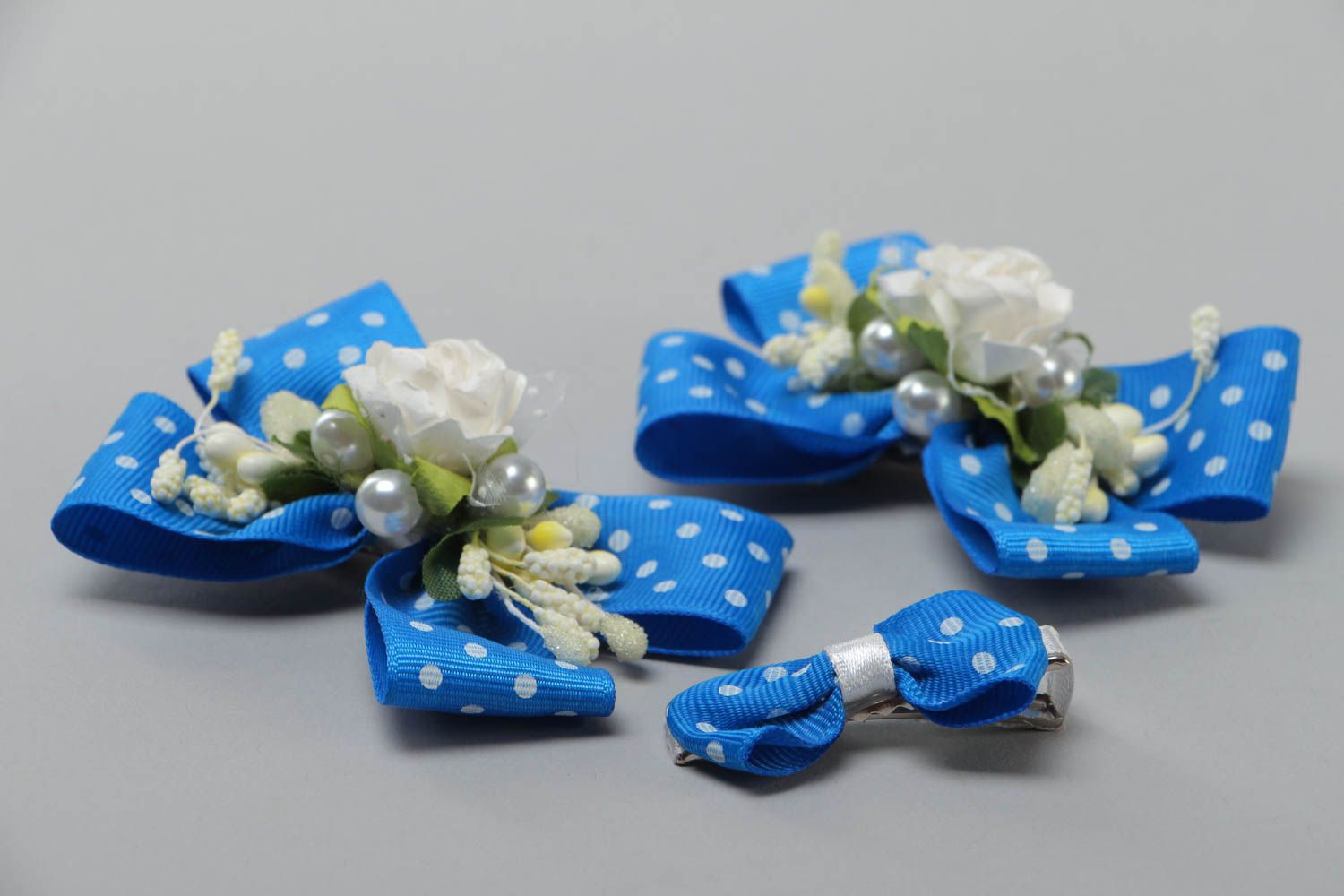 Set of 3 handmade hair clips with bright blue white dotted rep ribbon bows photo 3