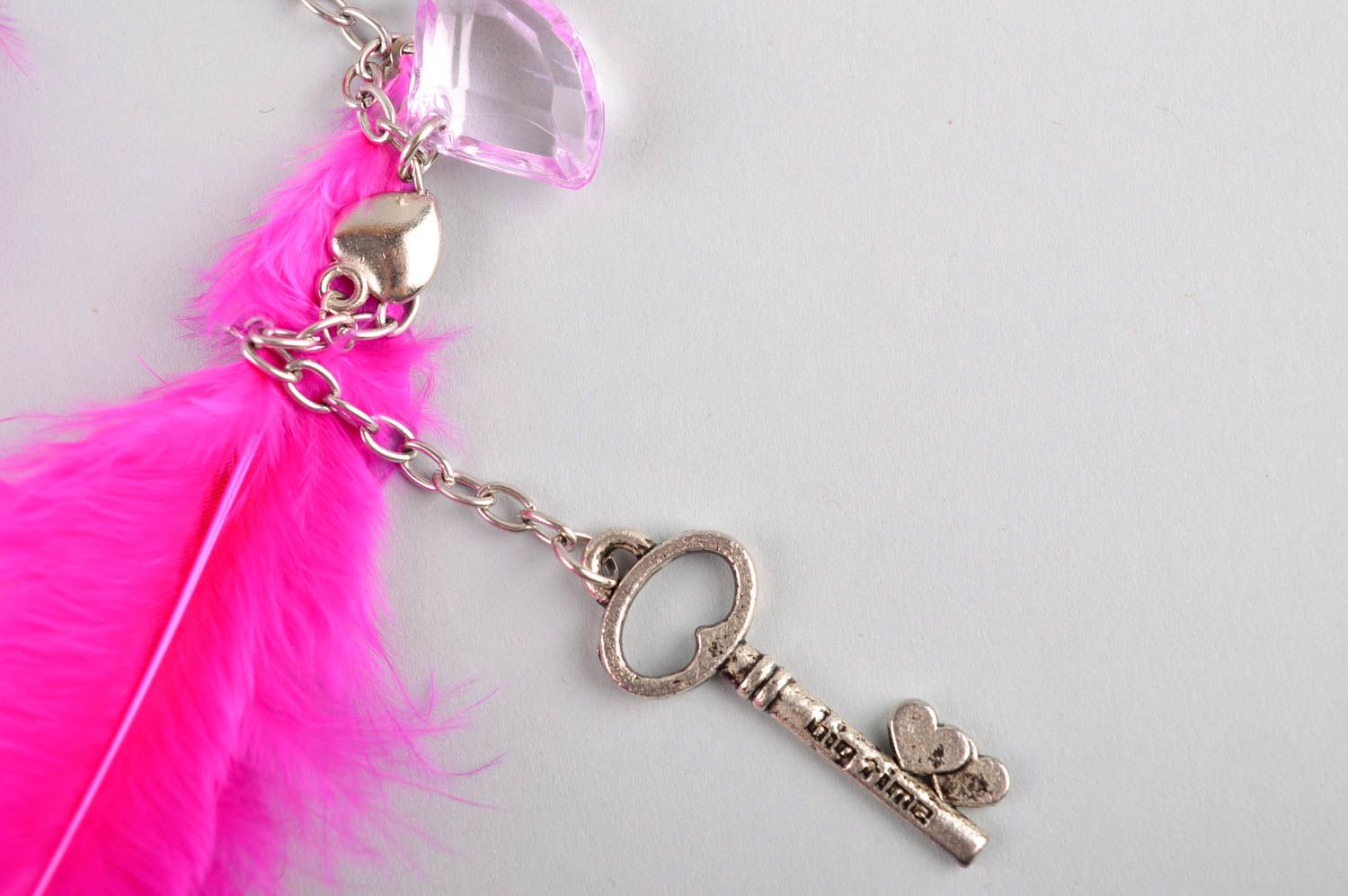 Pendiente de moda bisutería artesanal accesorio para mujeres con plumas rosadas foto 5