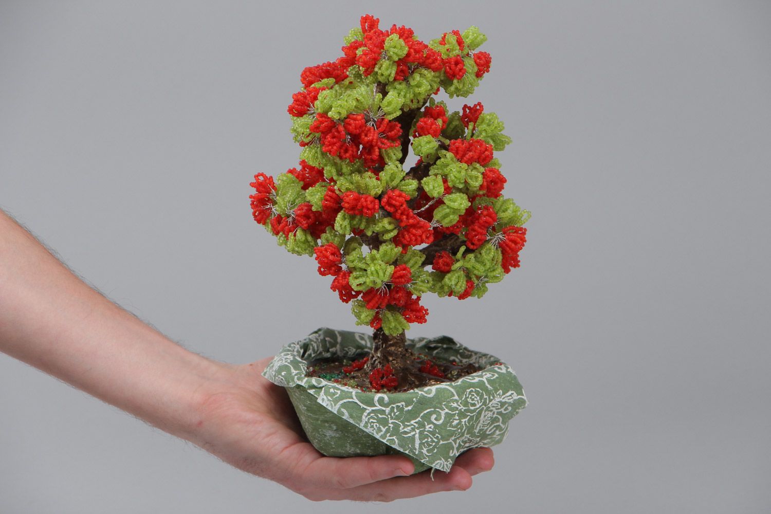 Handgemachter Baum aus Glasperlen im Topf in Rot und Grün für Hausdekoration foto 5