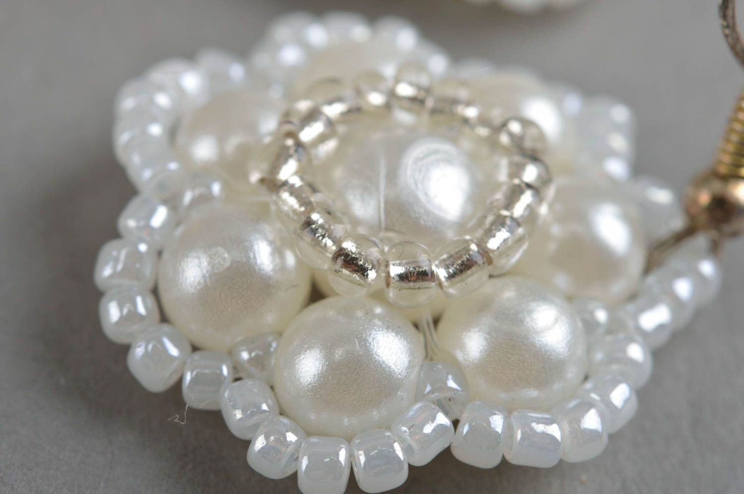 Boucles d'oreilles en perles de rocaille faites main blanches florales photo 5
