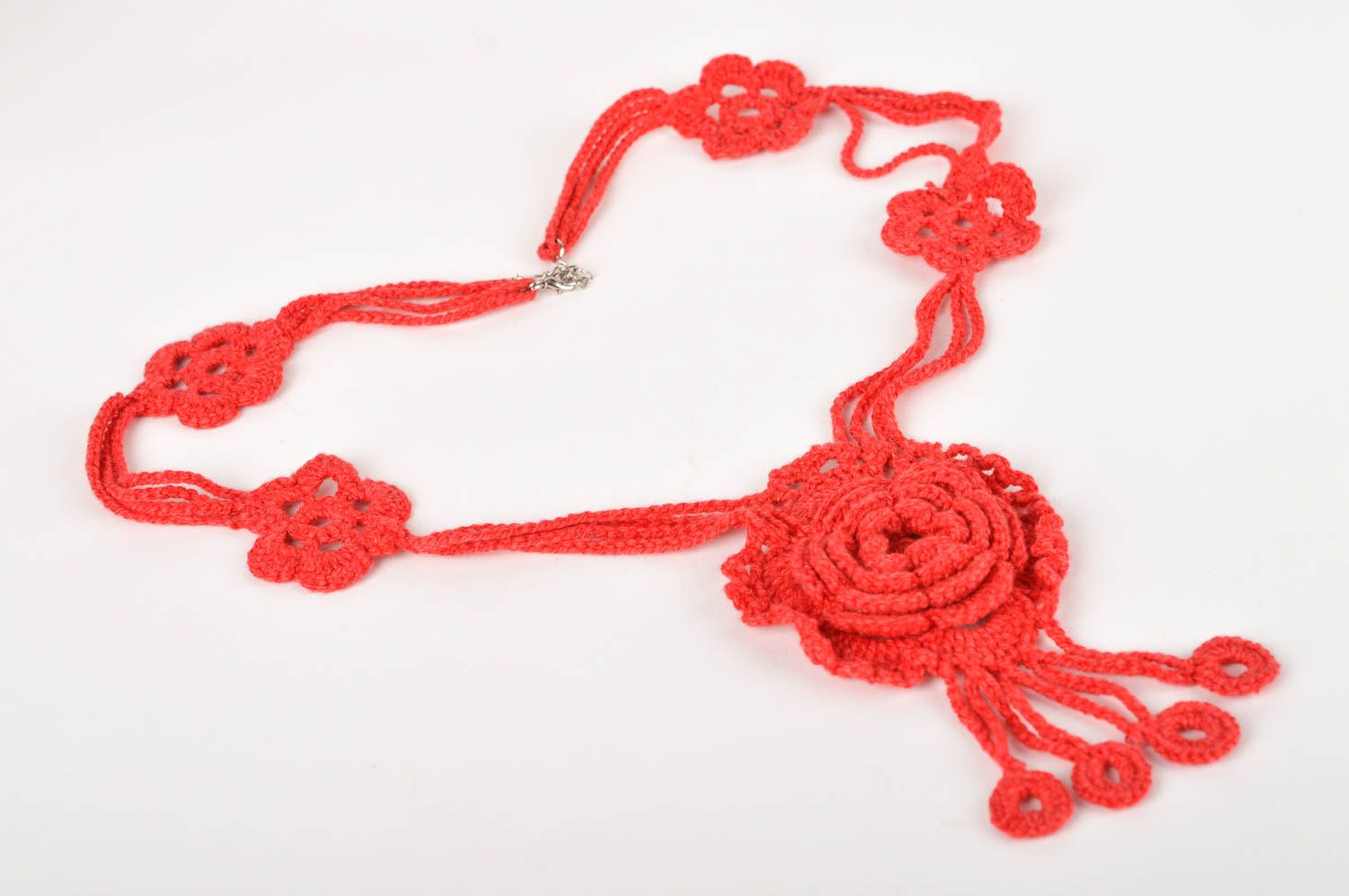 Collar hecho a mano de hilos rojos bisutería artesanal regalo para mujer  foto 2