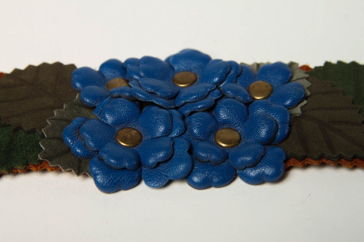 Bracelet cuir naturel Bracelet fait main large fleurs bleues Cadeau original photo 4