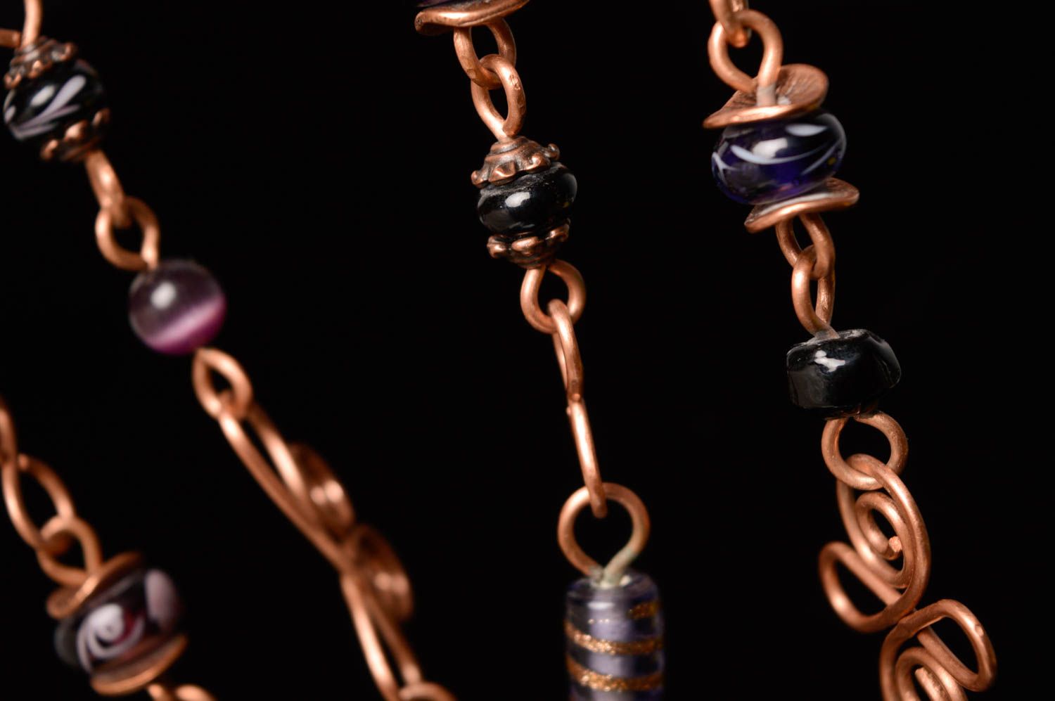 Handgemachte Halskette aus Kupfer und Glas foto 4