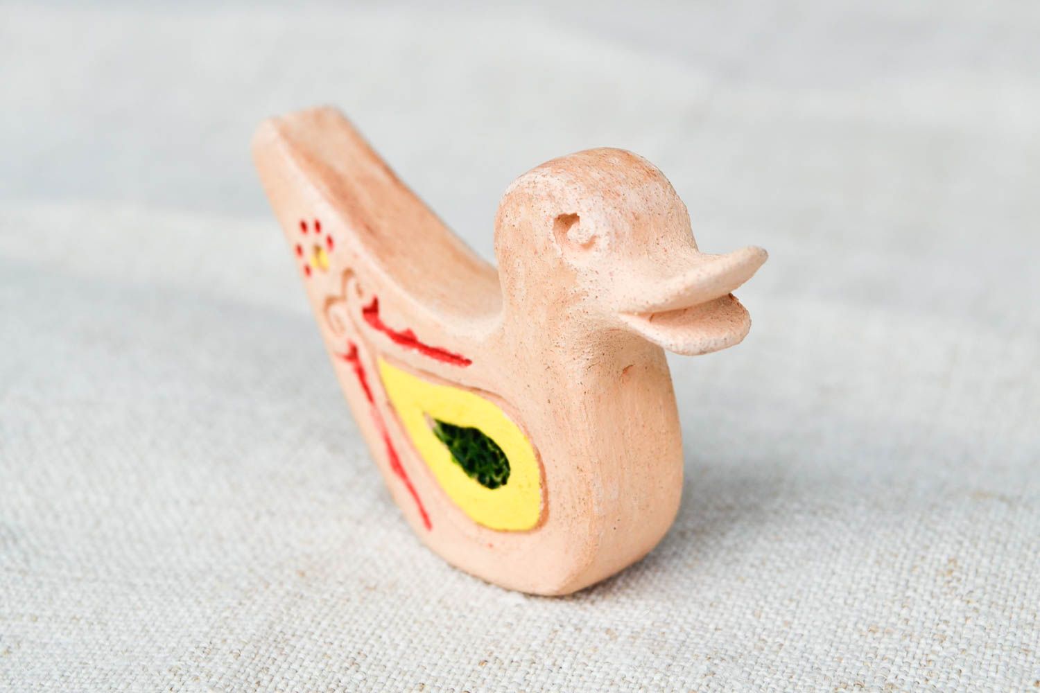 Подарок ручной работы глиняный сувенир милая уточка свистулька из глины фото 4