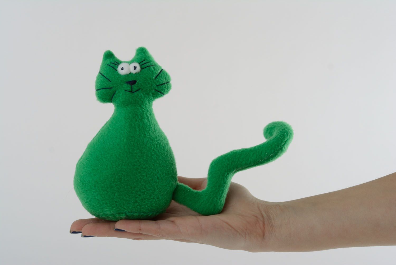 Brinquedo macio de tecido feito à mão em forma do gatinho  foto 4