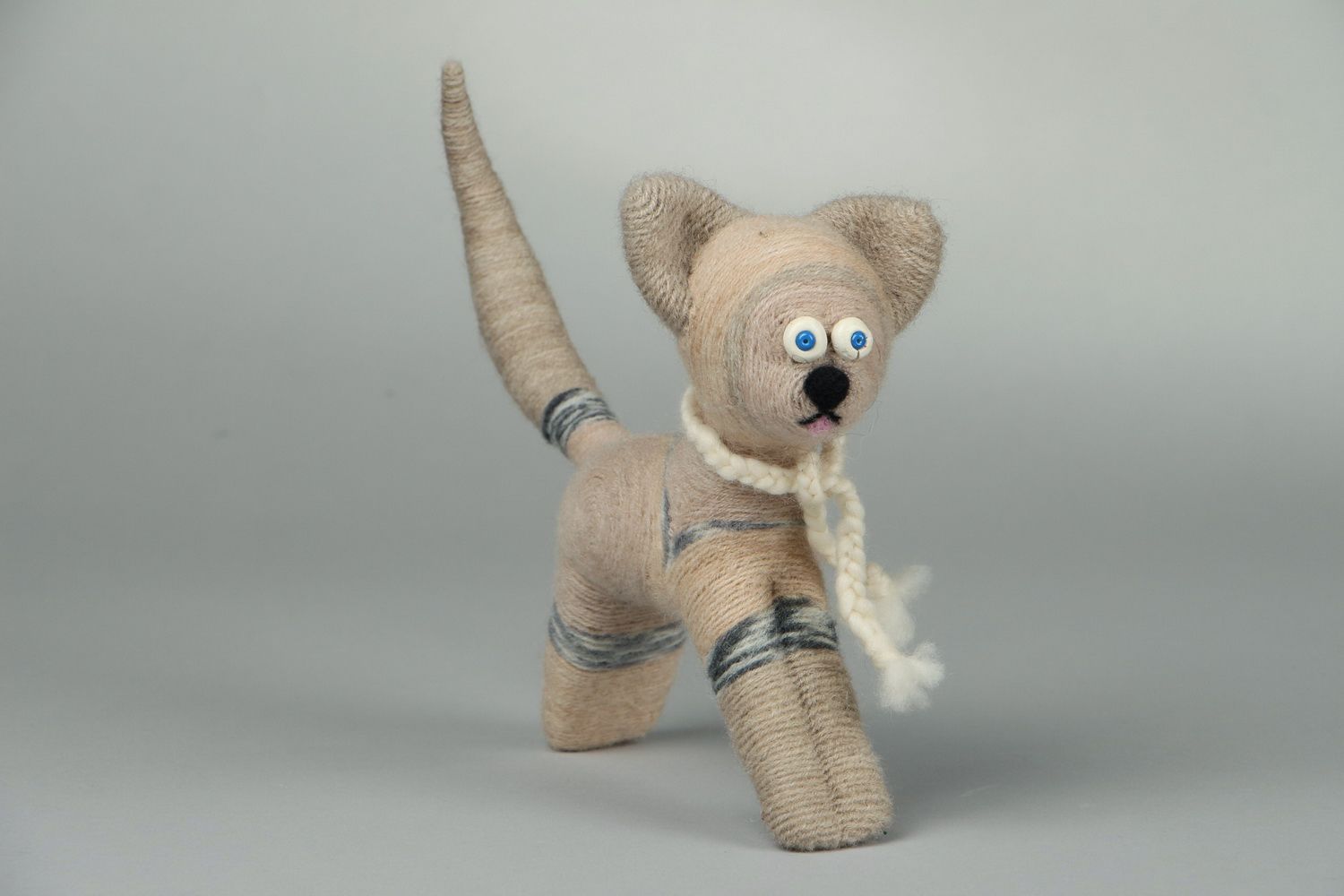 Künstlerischer Kuscheltier aus Wolle Graue Katze foto 1