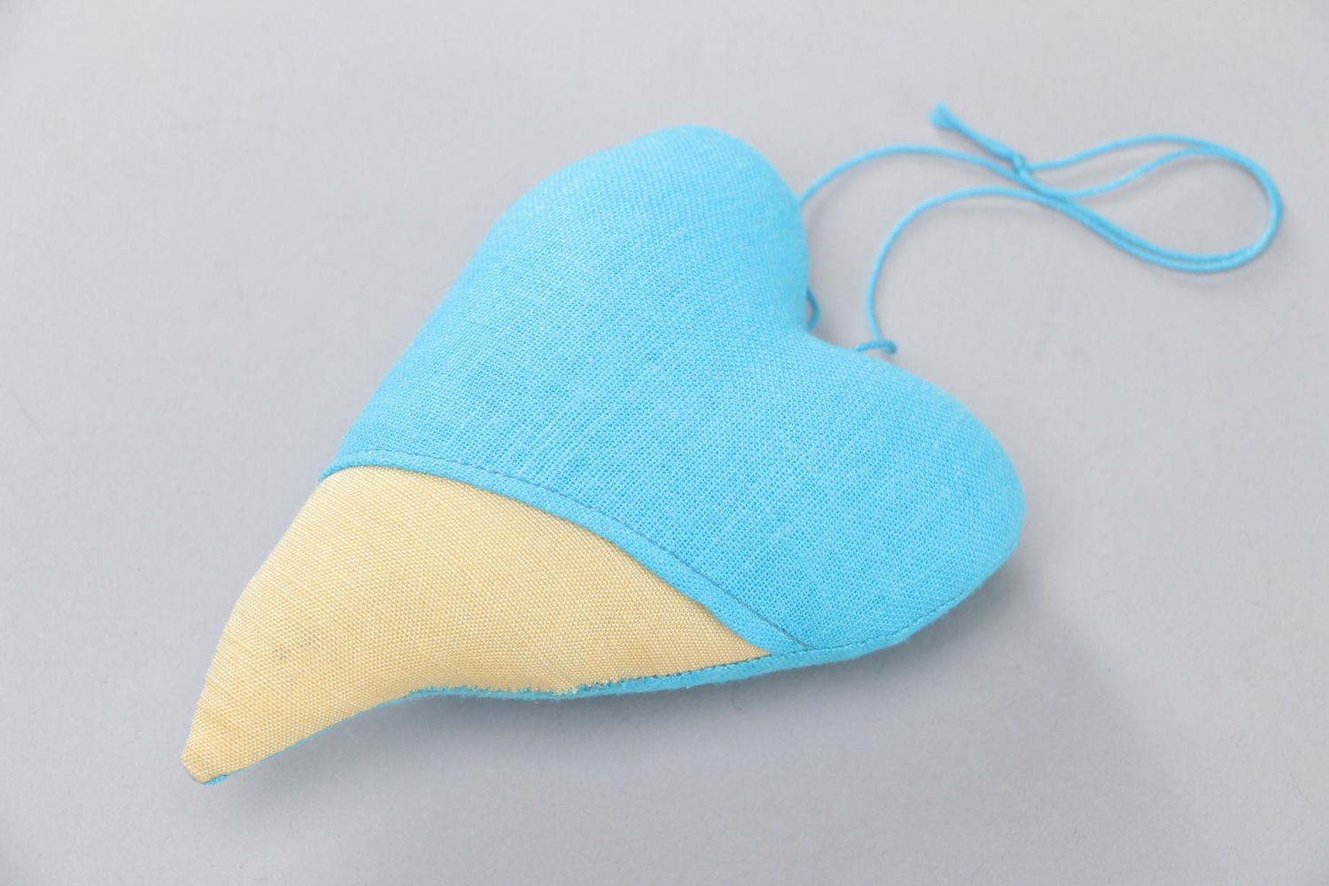 Suspension décorative Coeur en tissu coton et lin bleu jaune faite main photo 1