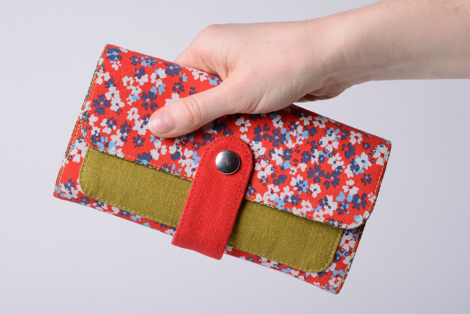 Portefeuille rouge à motif floral fait main en coton et lin cadeau pour femme photo 5