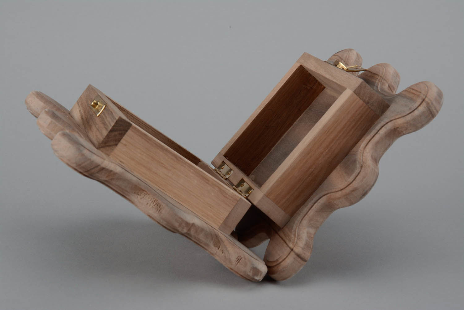 Handmade Roh-Holzschatulle mit Schließe foto 5