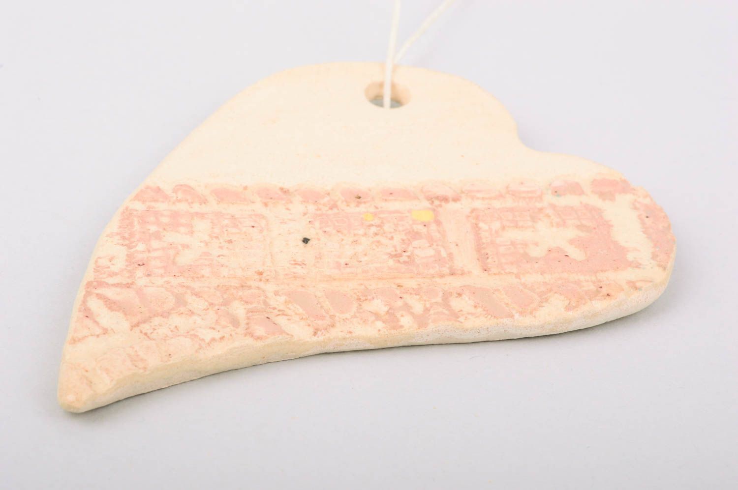 Панно на стену подарок ручной работы предмет декора из глины Бежевое сердце фото 3