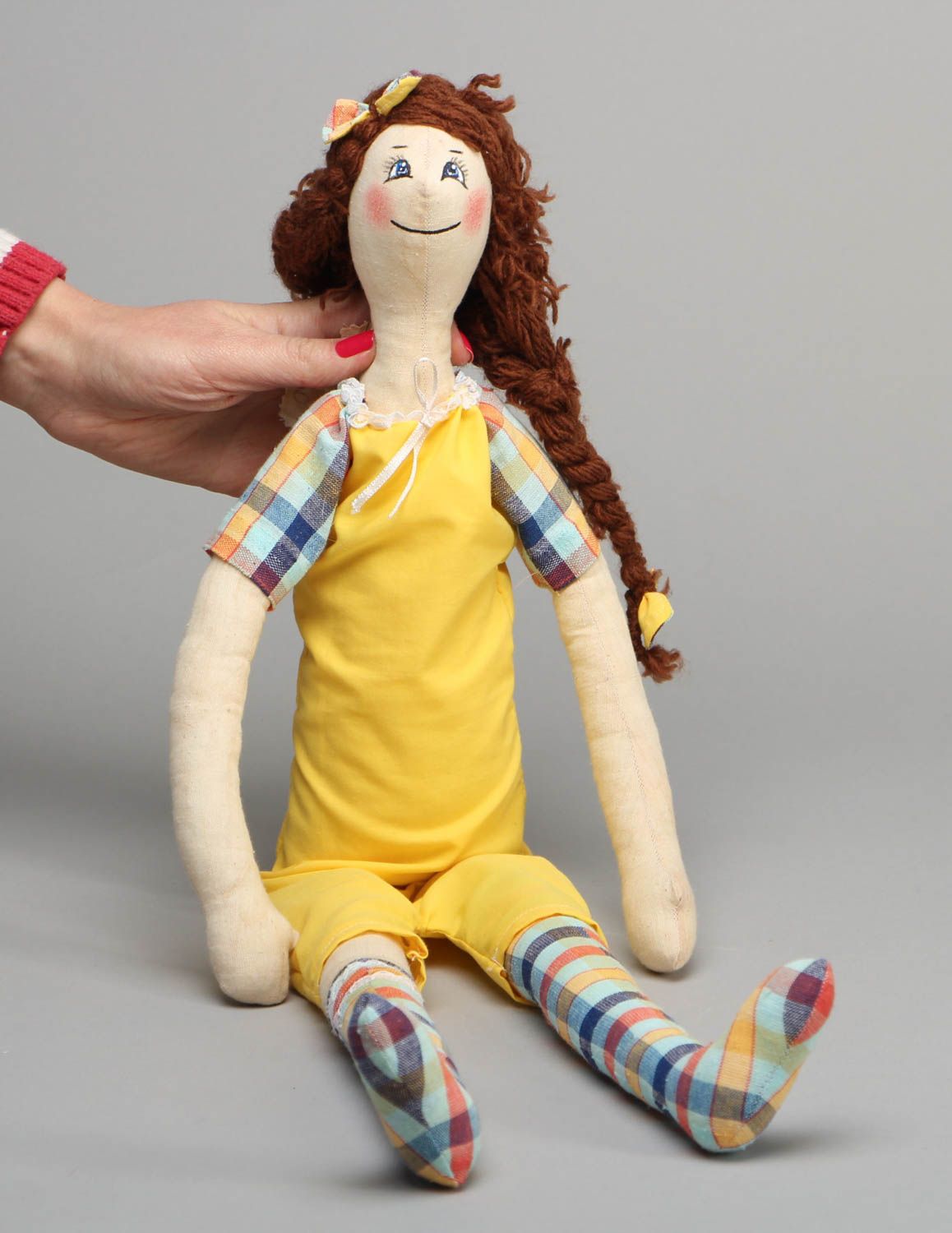 Симпатичная дизайнерская кукла из бязи и хлопка фото 4