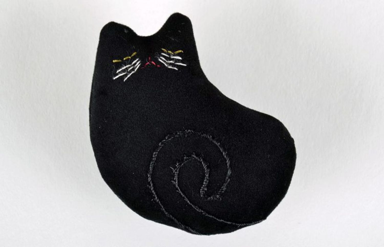 Spilla gatto nero fatta a mano spilla piccola nera decorazione vestiti
 foto 1