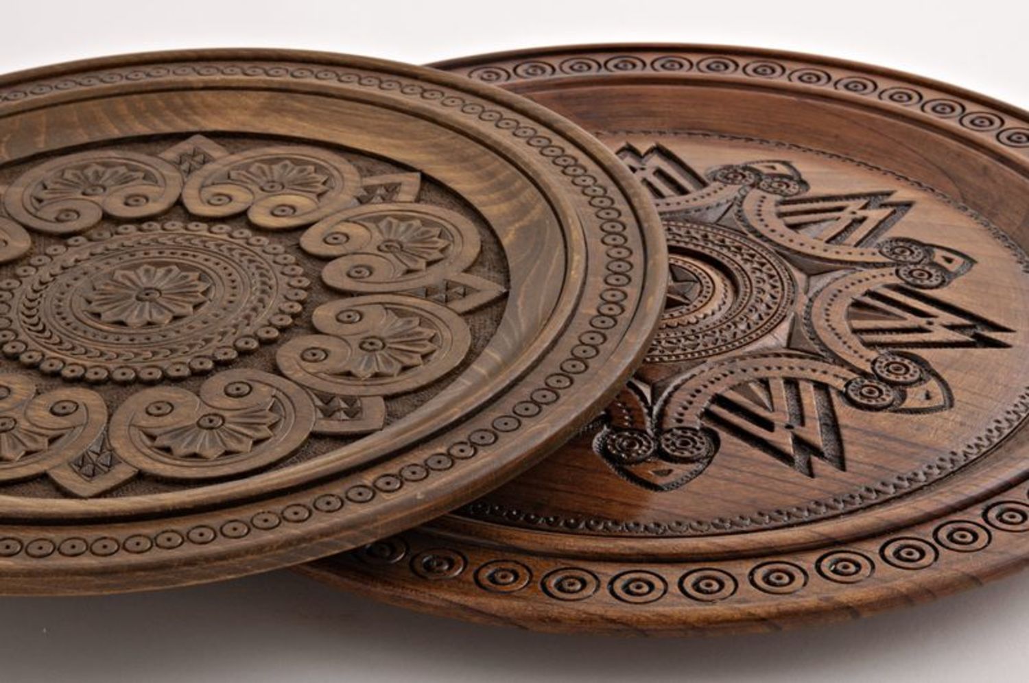 Carved decorative plate photo 5
