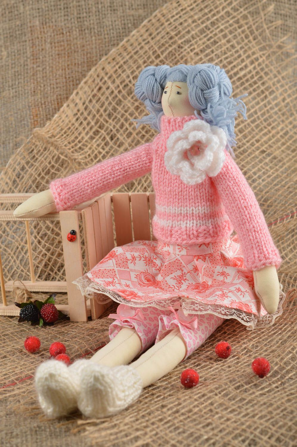 Handgemachte Puppe aus Stoff Deko Ideen tolles Geschenk für Mädchen foto 1