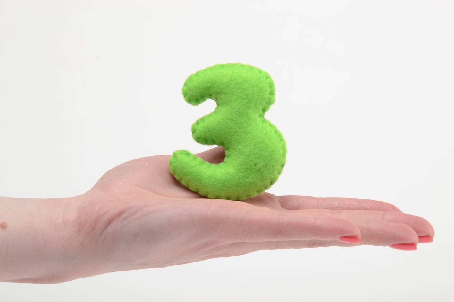 Маленькая цифра из фетра мягкая зеленая ручной работы развивающая игрушка 3 фото 5