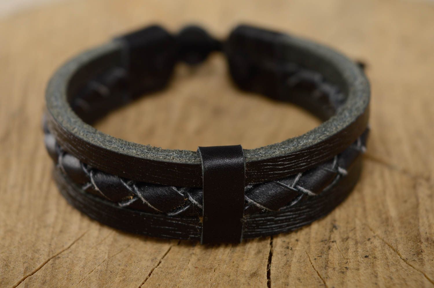 Bracelet en cuir naturel noir décoré de tressage fait main avec lacets  photo 1