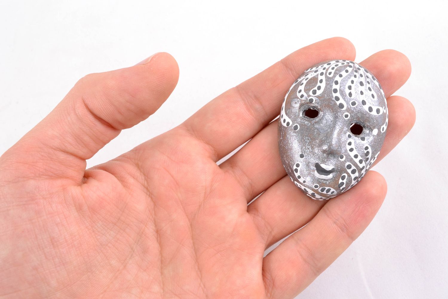 Mini masque décoratif en argile fait main photo 2