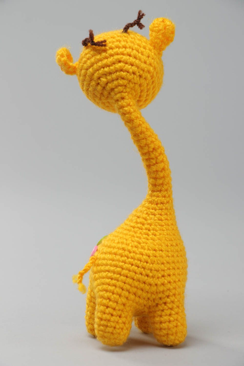 Jouet tricoté au crochet en fils acryliques fait main girafe jaune sur carcasse photo 4