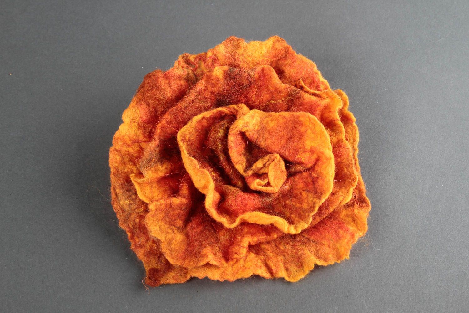 Broche fleur orange Pince cheveux faite main en laine feutrée Cadeau femme photo 3