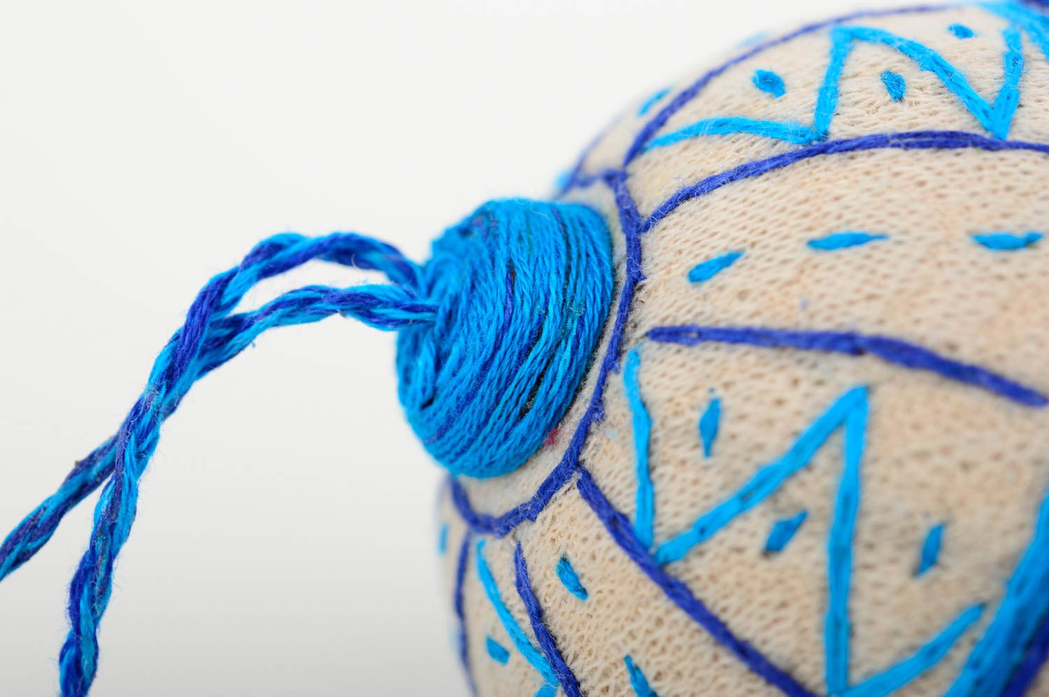 Елочная игрушка ручной работы новогодний шар голубой новогоднее украшение фото 3