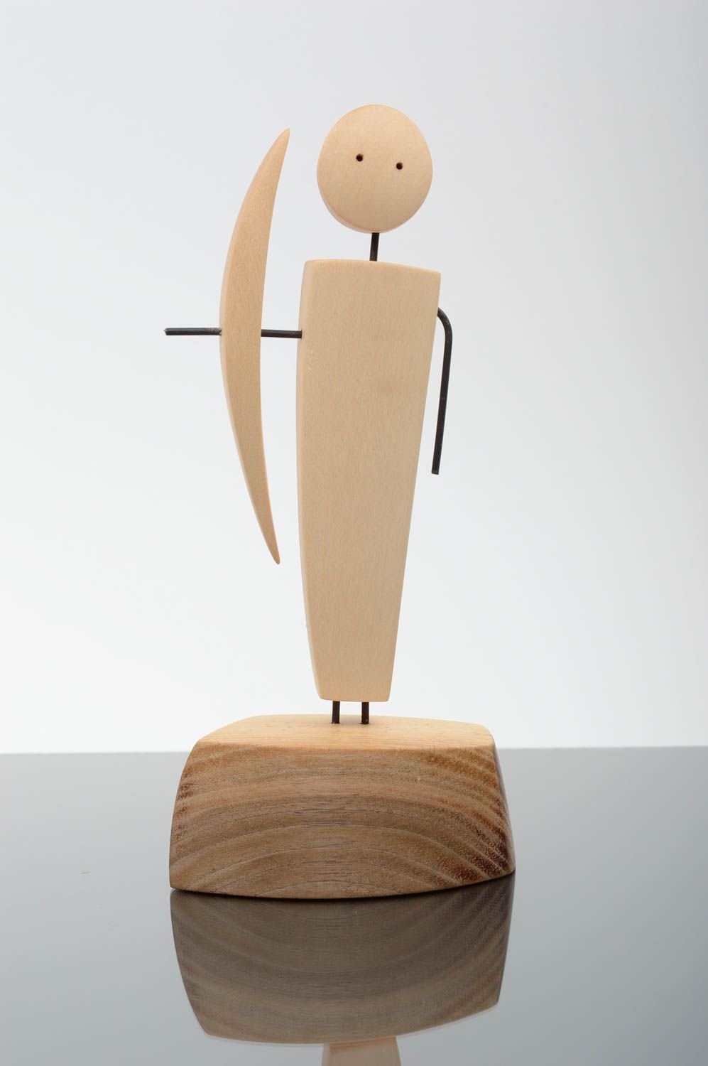 Статуэтка ручной работы деревянная фигурка статуэтка для декора дома стрелец фото 1