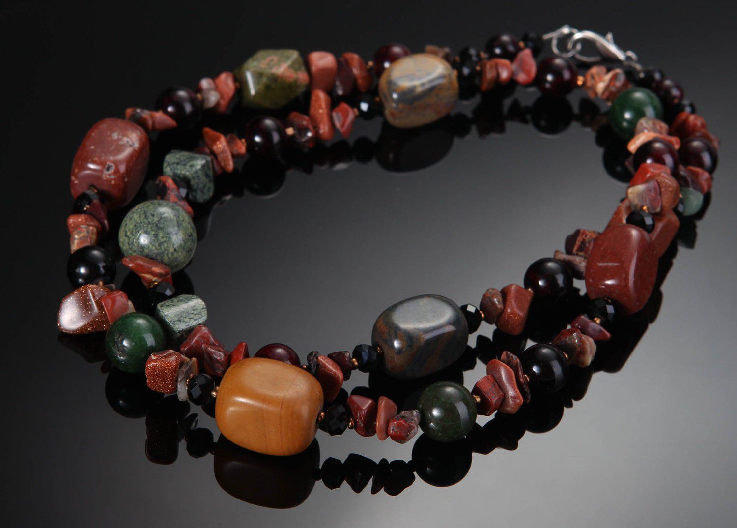 Beads made of natural stones photo 1
