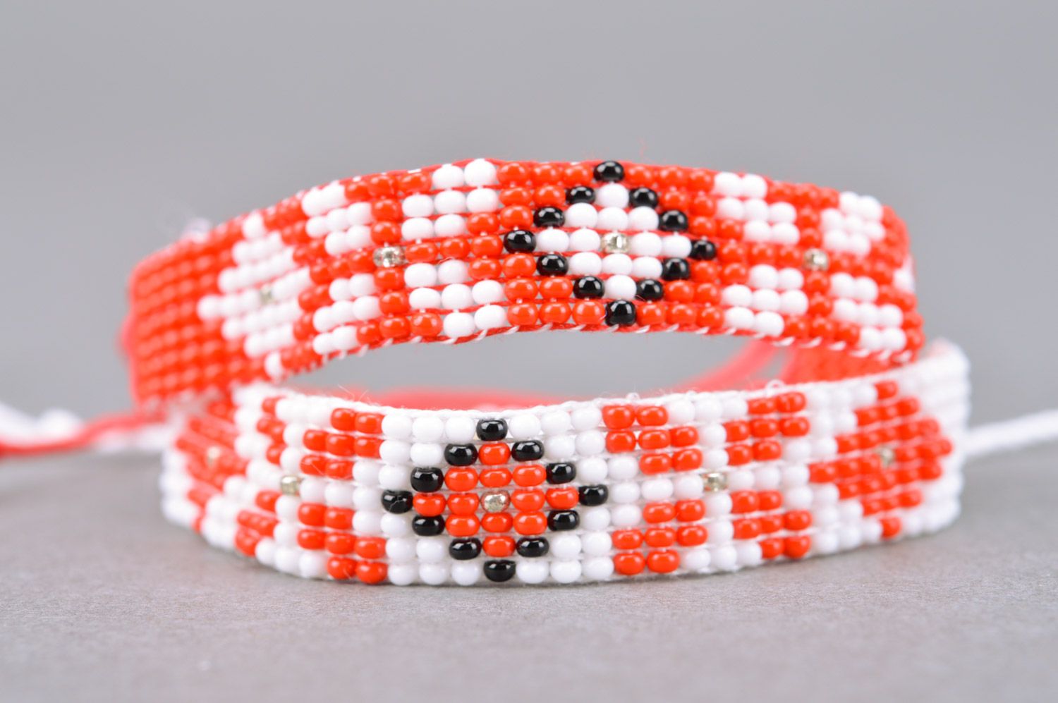 Set of 2 handmade white and red beaded ornamented bracelets with ties for women photo 5