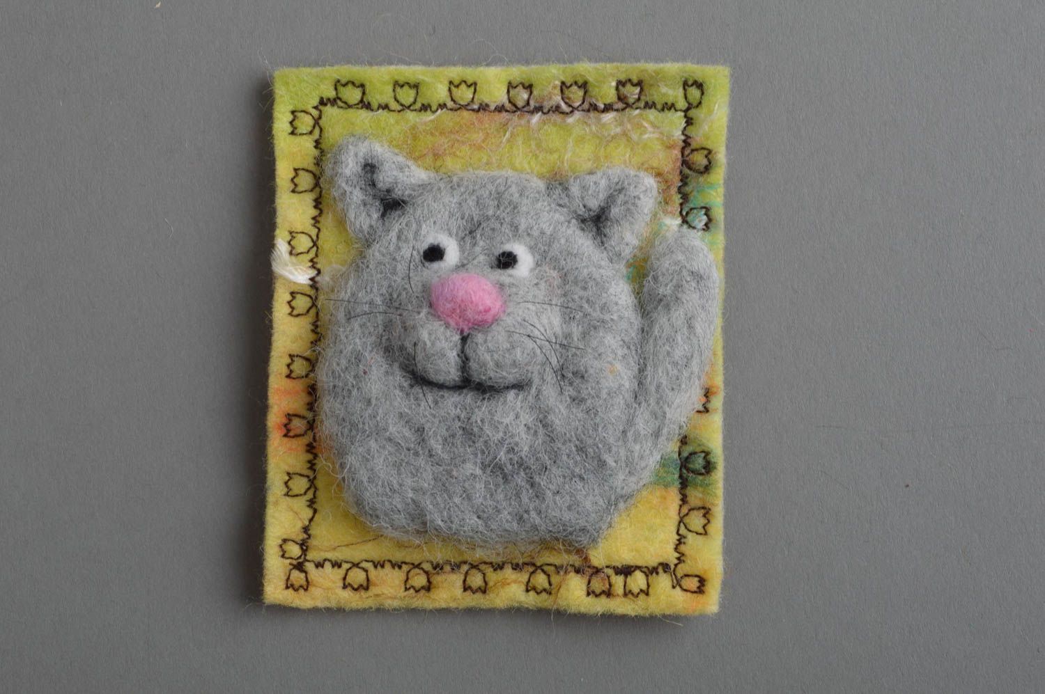Handmade beautiful stylish textile fridge magnet made of wool Adult cat photo 3