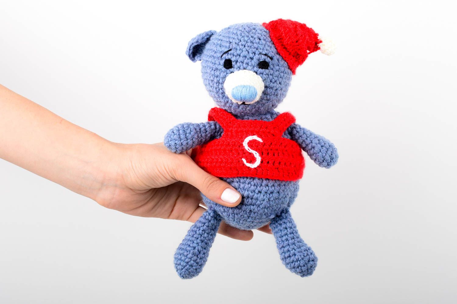Jouet ours Peluche faite main tricotée au crochet bleu rouge Cadeau enfant photo 2